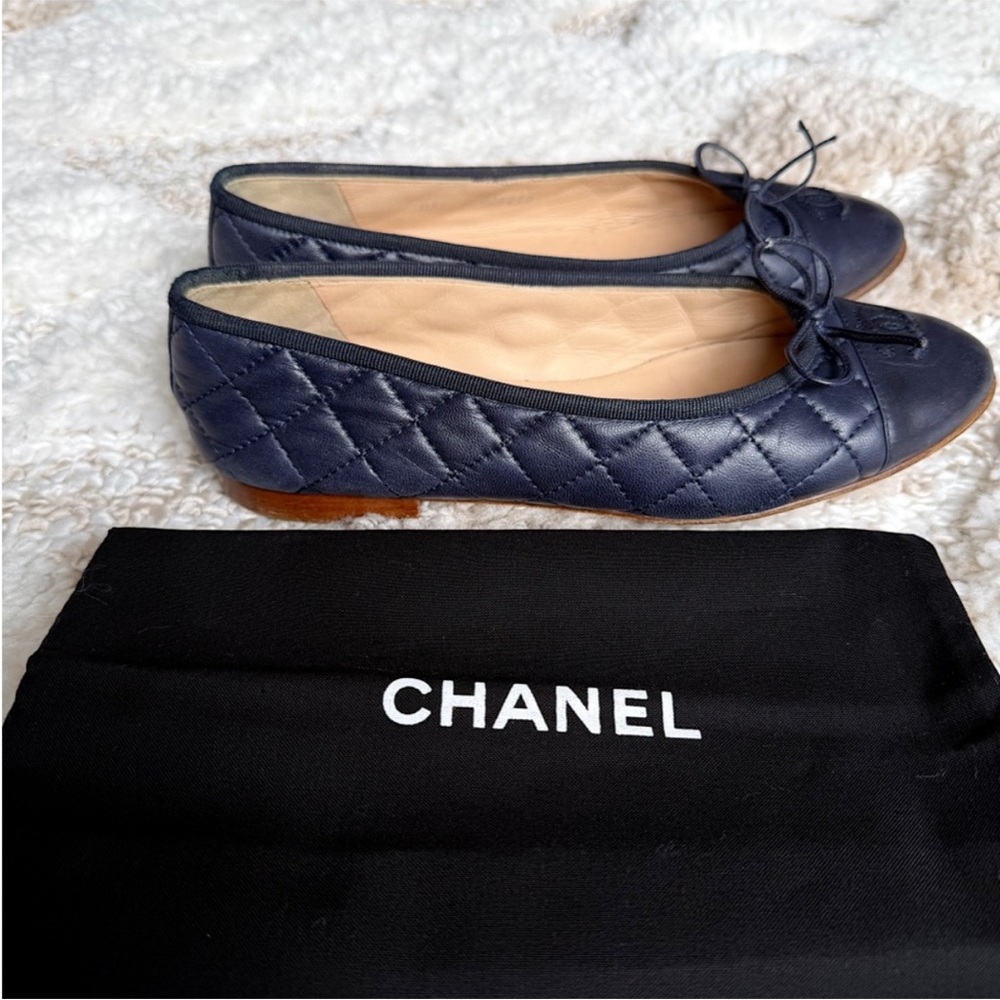 Chanel quilted leather navy bow cap toe CC ballet flats 38 G 26250 - Picture 7 of 14